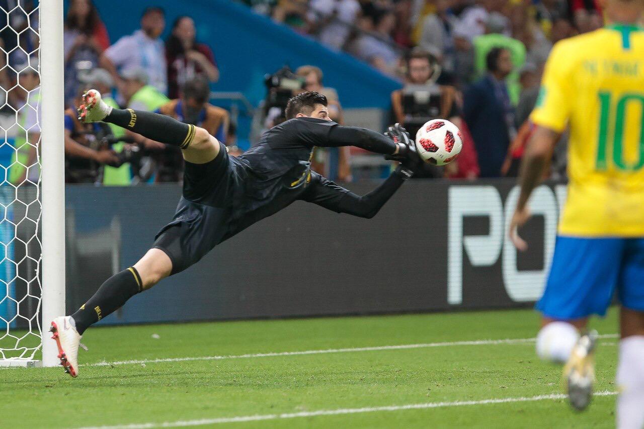 库尔图瓦比利时国家队门将生涯：黄金一代的最后防线