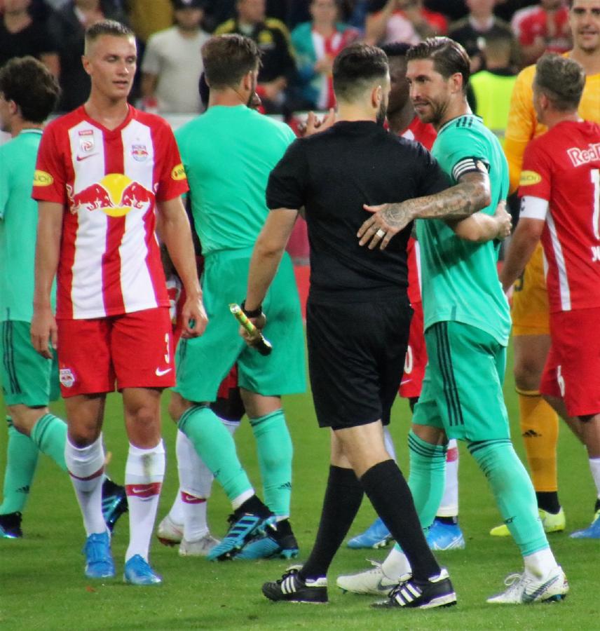 库尔图瓦右腿股四头肌受伤：错过欧冠四分之一决赛，世界杯倒计时蒙上阴影